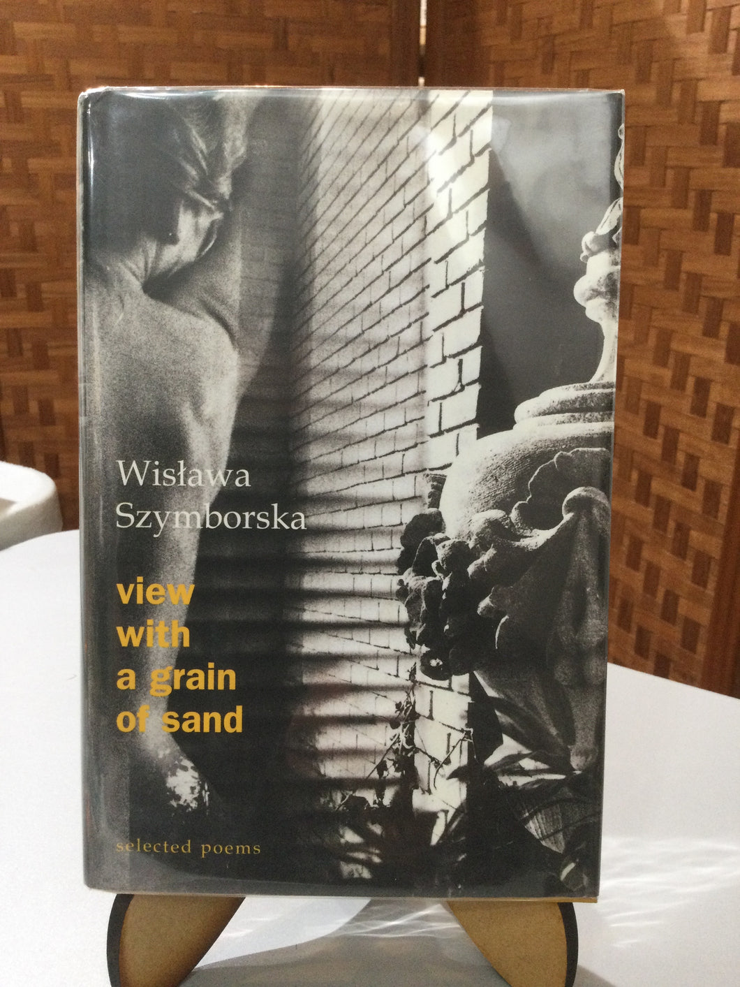 Szymborska, Wisława: View With a Grain of Sand [used hardcover]