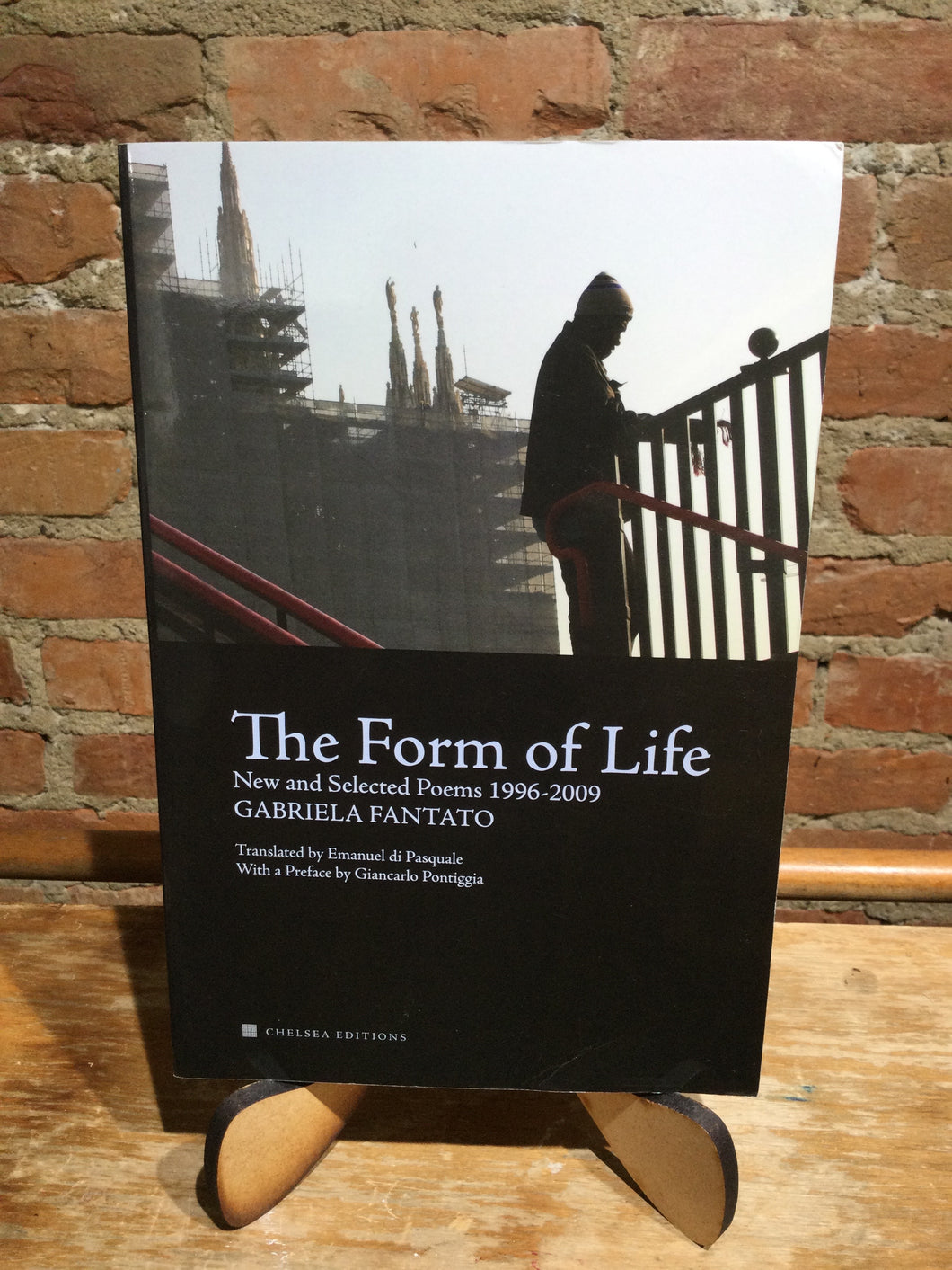 Fantanto, Gabriela: The Form of Life: New and Selected Poems 1996-2009, trans. di Pasquale, Emanuel [used paperback]