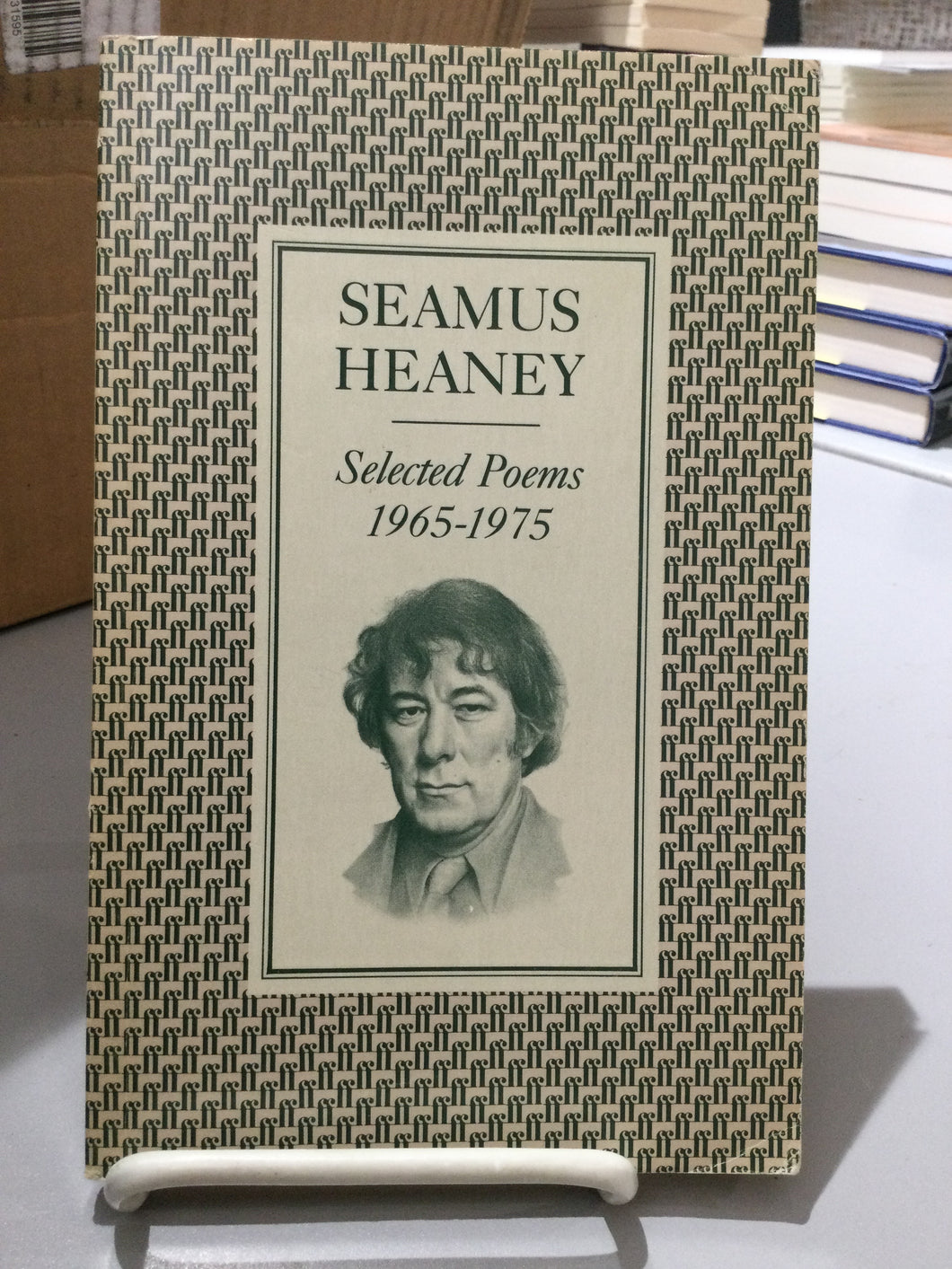 Heaney, Seamus: Selected Poems 1965-1975 (used paperback]