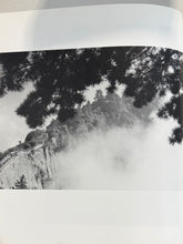 O'Connor, Mike (tr.): Where the World Does Not Follow [used paperback]