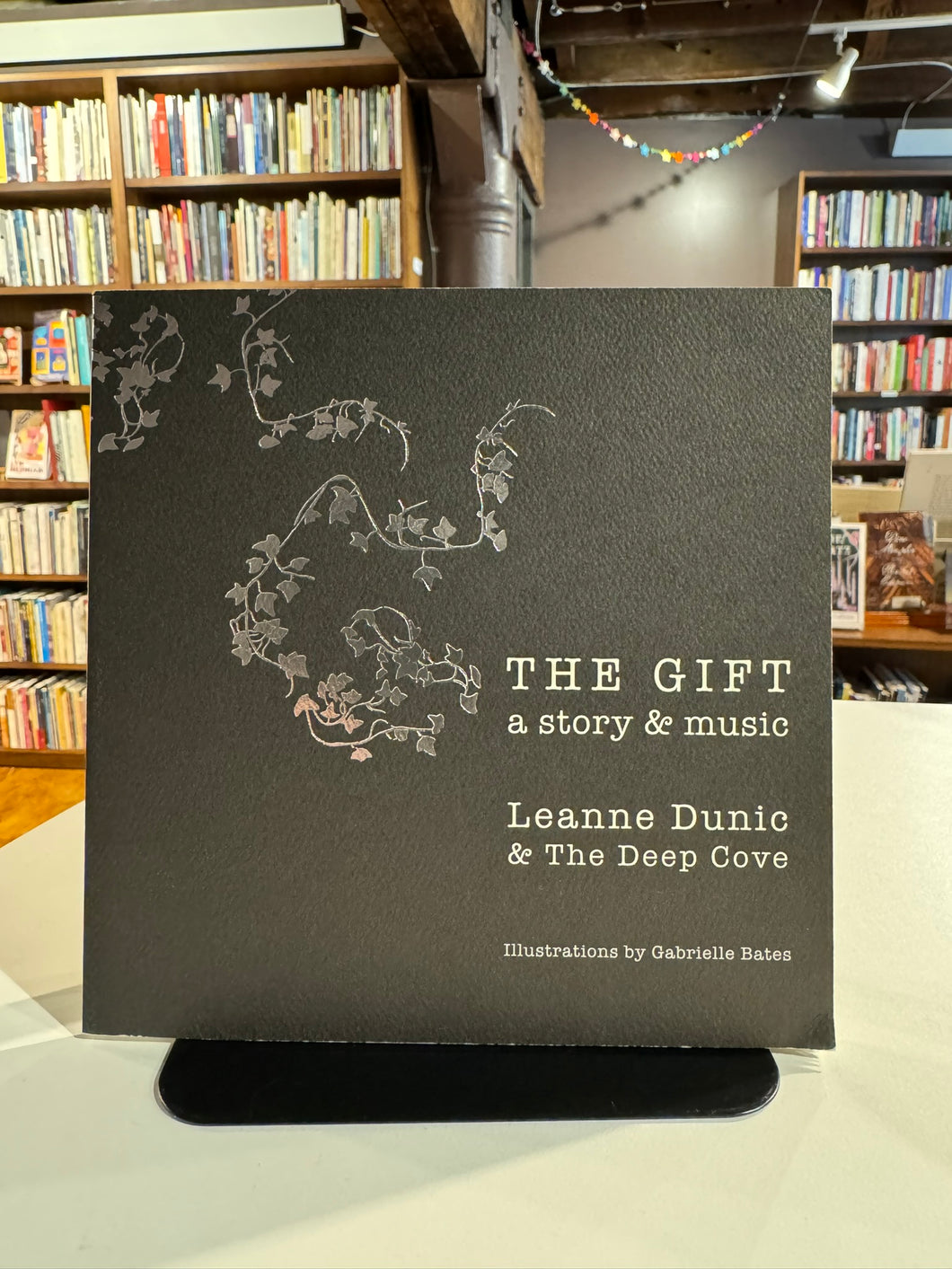 Dunic, Leanne: The Gift: A Story & Music
